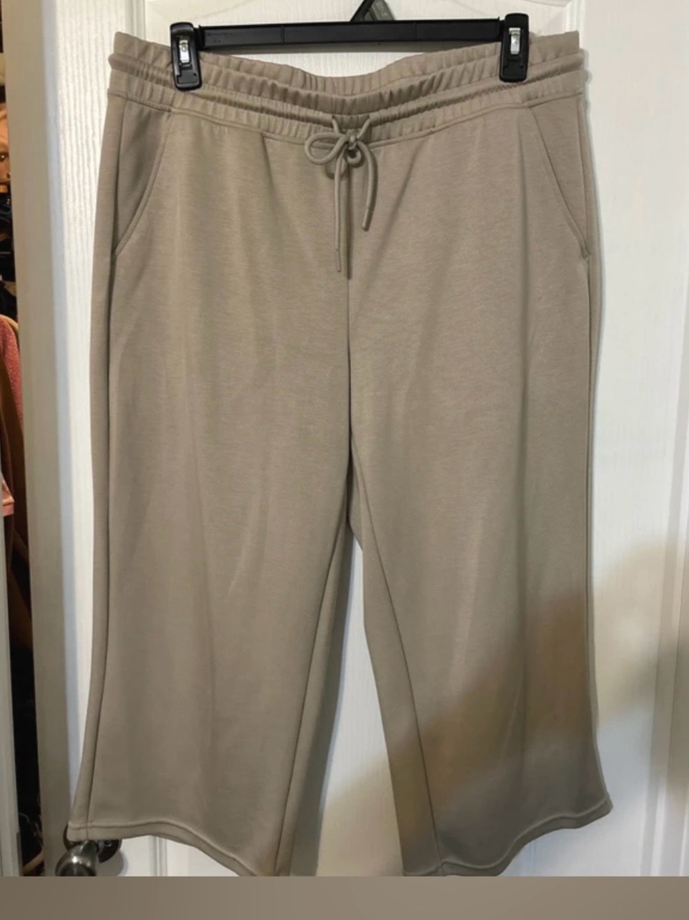 Women’s Relaxed Drawstring Wide-Leg Pants in Taupe